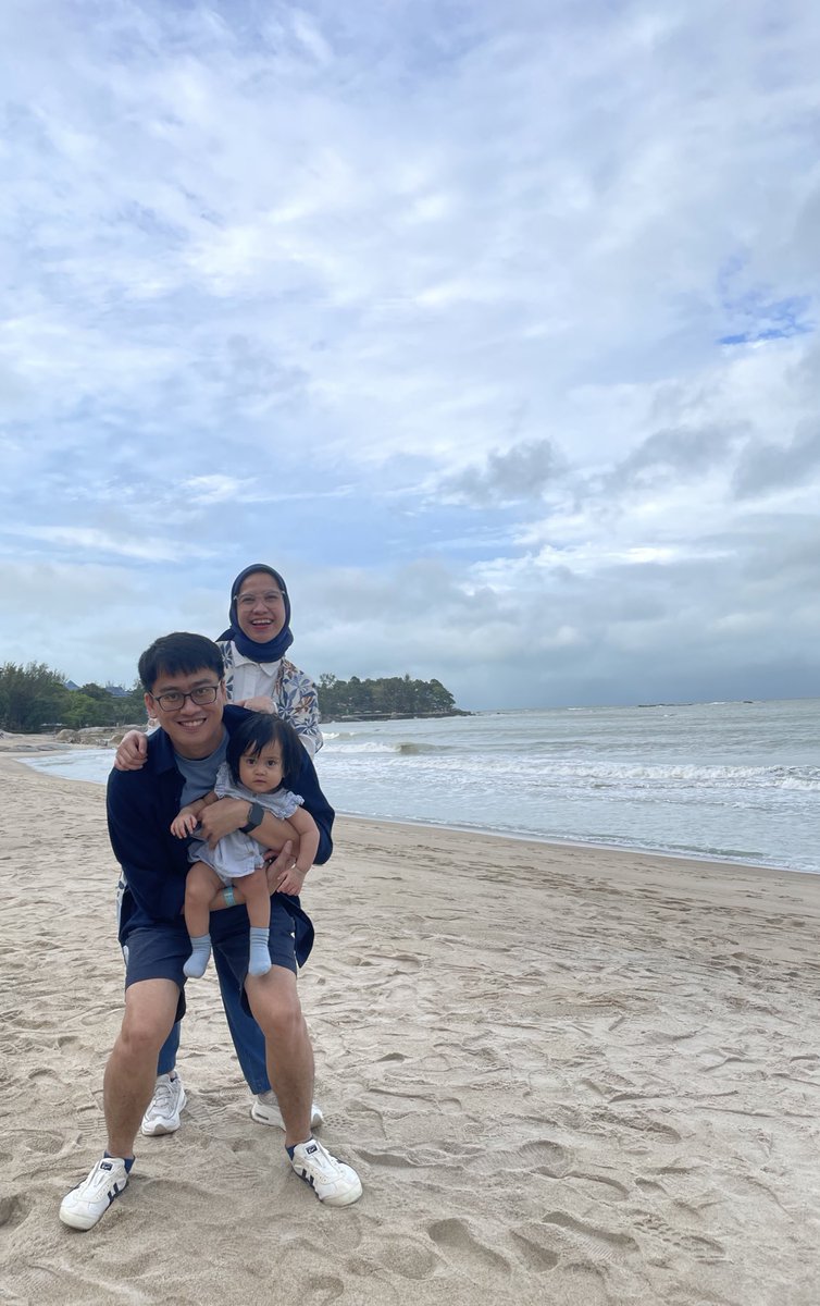 ariefr23's tweet photo. This weekend, I got a chance to visit Bangka island to accompanying my wife being a speaker in a medical conference. She had practiced for months and she delivered! Proud husband here.

And of course, we finish our time there by enjoying the beach 🏝️ https://t.co/EJF70fruRP