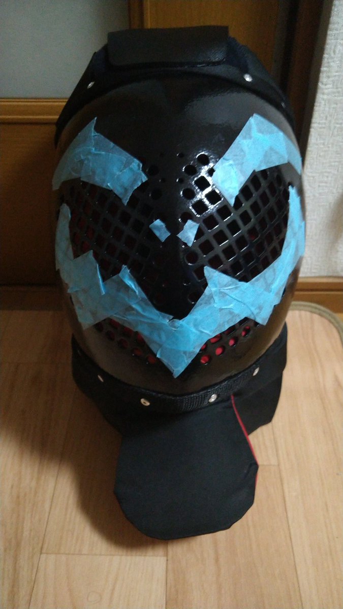 pdalber's tweet photo. @yad_ryo @castle_tintagel I bought the helmet at Tintagel, but did the spray-painting myself https://t.co/Zz5KEM9gYK