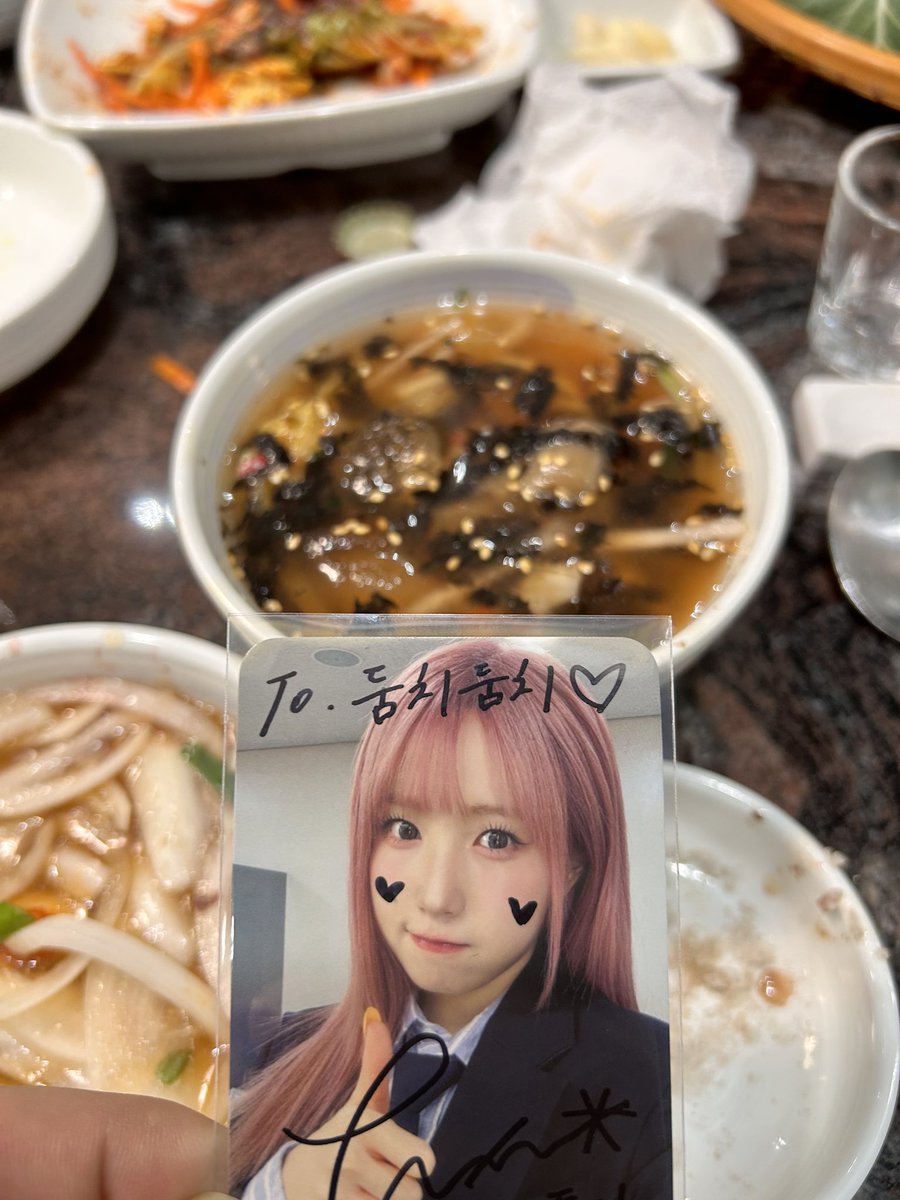 히하🙋‍♂️오늘 #밥친구토미 못할뻔 했지만 묵사발에도 김이 있다구요 😄😄😄😅 카페는 다 닫아서 케이크는 못먹었네..
날씨가 조금 풀리긴 했지만 그래도 감기 조심해 나도 저번주에 감기걸려서 된통 앓앗어 ㅜ
#히짱메일 #ひいめーる