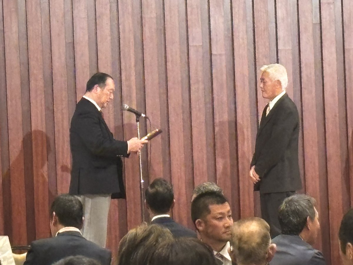 artheryasu's tweet photo. ボーイズリーグ福岡県3支部合同新年会

本日、私が代表を務める硬式野球チームのボーイズリーグ福岡県北支部を含む、南、北九州の3支部合同の新年会が博多八仙閣で実施。総勢300人余りの大掛かりな新年会！

我がチームの監督は就任15年を超え���彰を受賞。また、春季全国大会北支部予選の抽選会もあり https://t.co/ErZNVbQ5p5