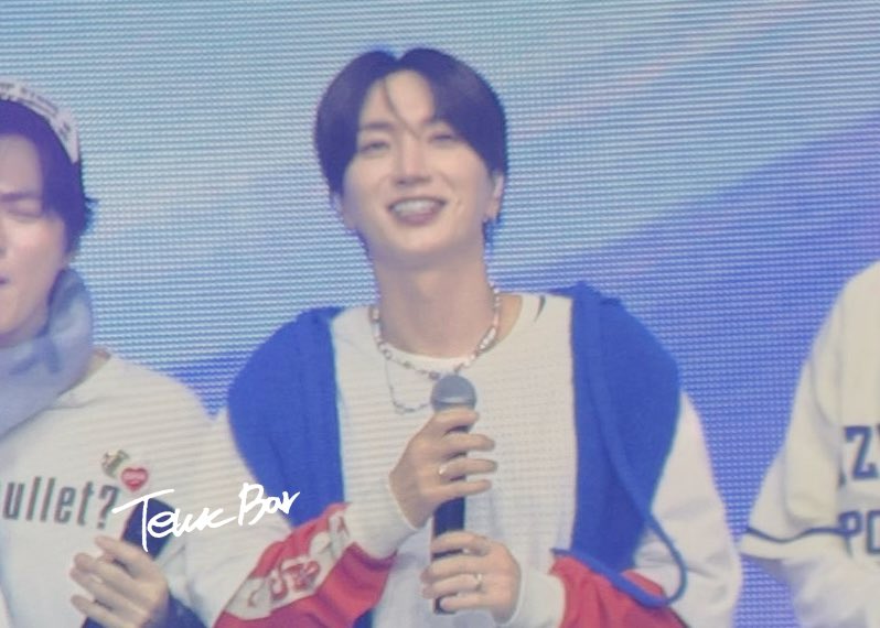TeukBar's tweet photo. 250112 SMTOWN LIVE 2025 IN SEOUL PREVIEW 

🫶

 #이특 #LEETEUK
#イトゥク #利特
#슈퍼주니어 #SUPERJUNIOR
@special1004 https://t.co/AKVyItYn5v