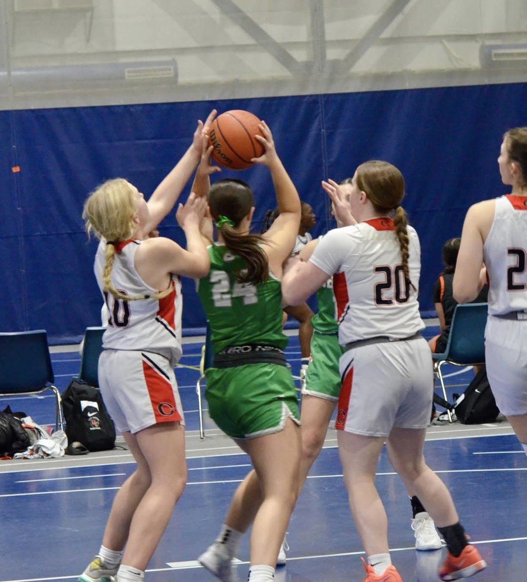 EmSnell4's tweet image. Always on the court or the field…@aksnell04.  Life of an athlete 🏀🏐🥎