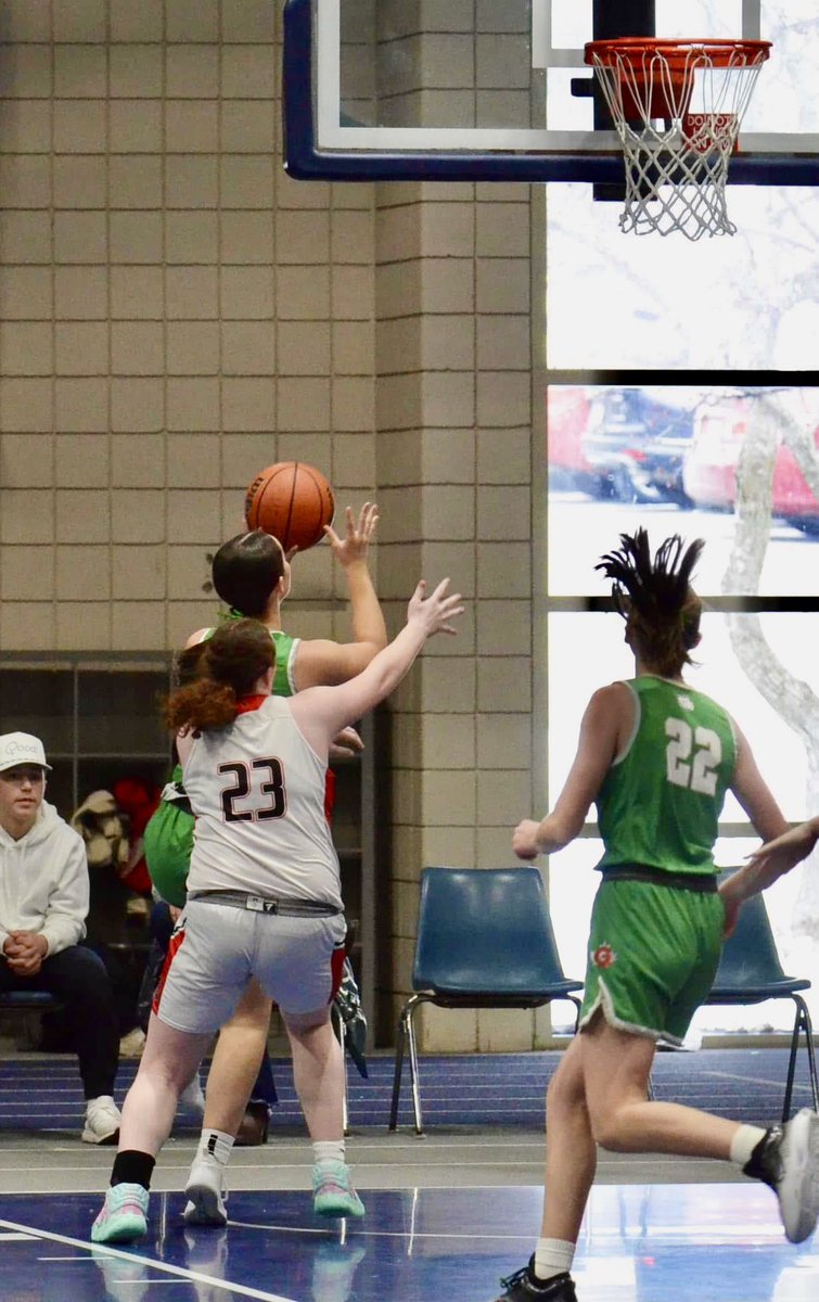 EmSnell4's tweet image. Always on the court or the field…@aksnell04.  Life of an athlete 🏀🏐🥎