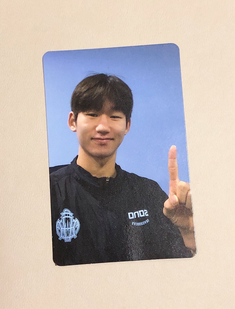 joon____05's tweet image. 근준이 포카 이렇게 생겼서요 ~🙃