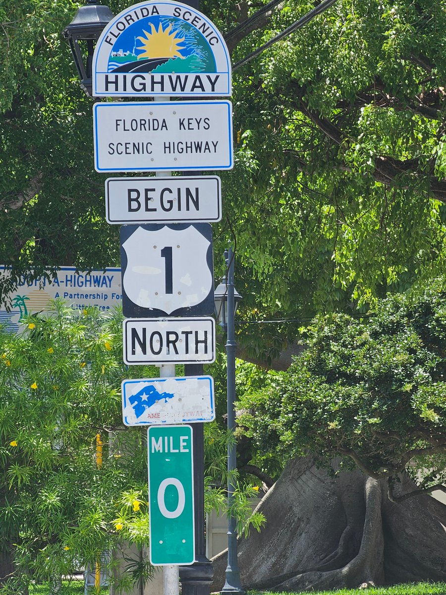 FlaKeysResorts's tweet image. 🌴✨ It’s Monday, and for those leaving paradise, don’t forget to grab one last photo with the iconic Mile 0 sign before heading 1 North from Key West. 🚗🌊 Keep the memories alive until your next trip back to the Florida Keys! Safe travels, and see you soon! 💛 #Mile0
