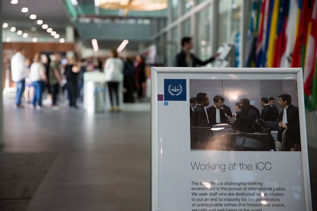IntlCrimCourt's tweet photo. ⚖️ Interested in #WorkingforJustice? 
Search for job vacancies, internship and visiting professional opportunities at the #ICC and apply online. Available positions ➡ https://t.co/LSoM206PuD https://t.co/bvyCAbh1rX