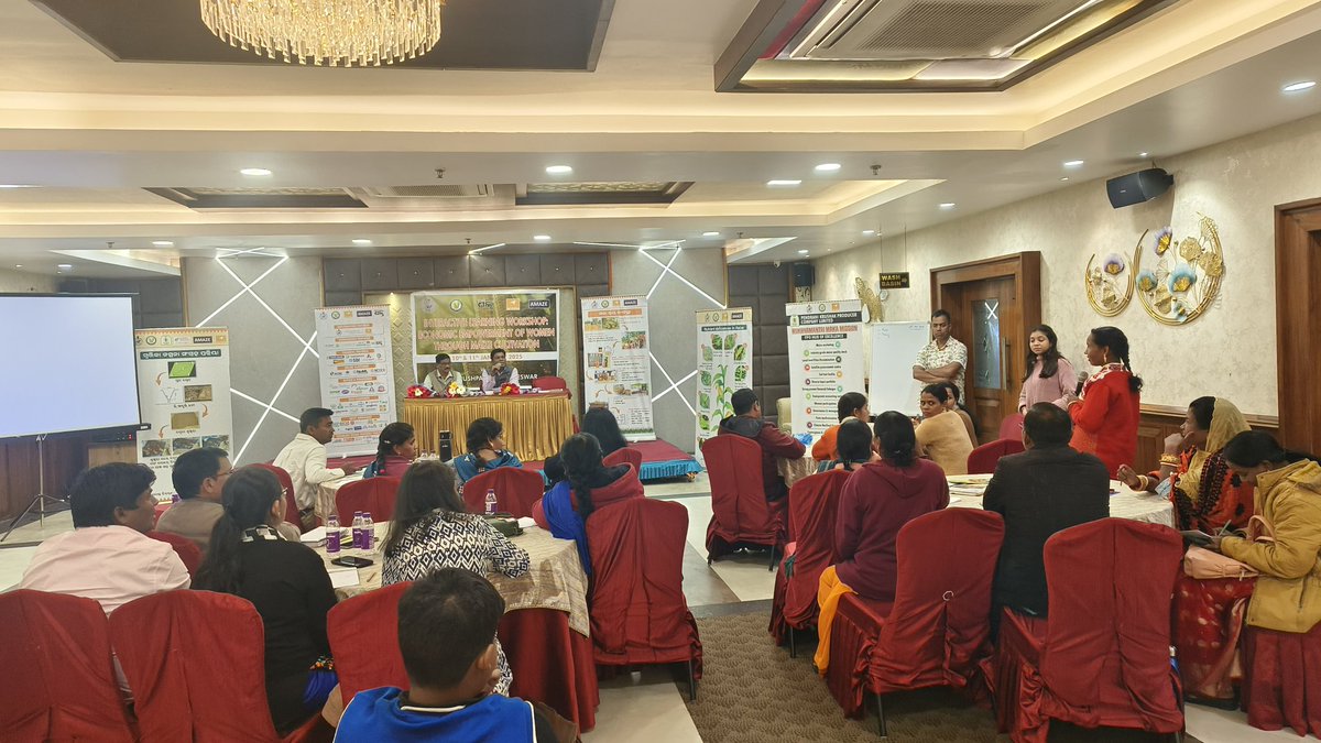 MANDI_Maize's tweet photo. Dr. Rajesh Das, Director, IMAGE &amp; Naba Parida, Livelihood Specialist interacting with mission shakti members at 2nd day of consultative meet for strong FPCs
@AgriGoI @arvindpadhee @PMOIndia @CMO_Odisha @krushibibhag @NidhiNSrinivas @mission_shakti @vipinaccess @ACCESSDevelopm1 https://t.co/6o5Sanklv0