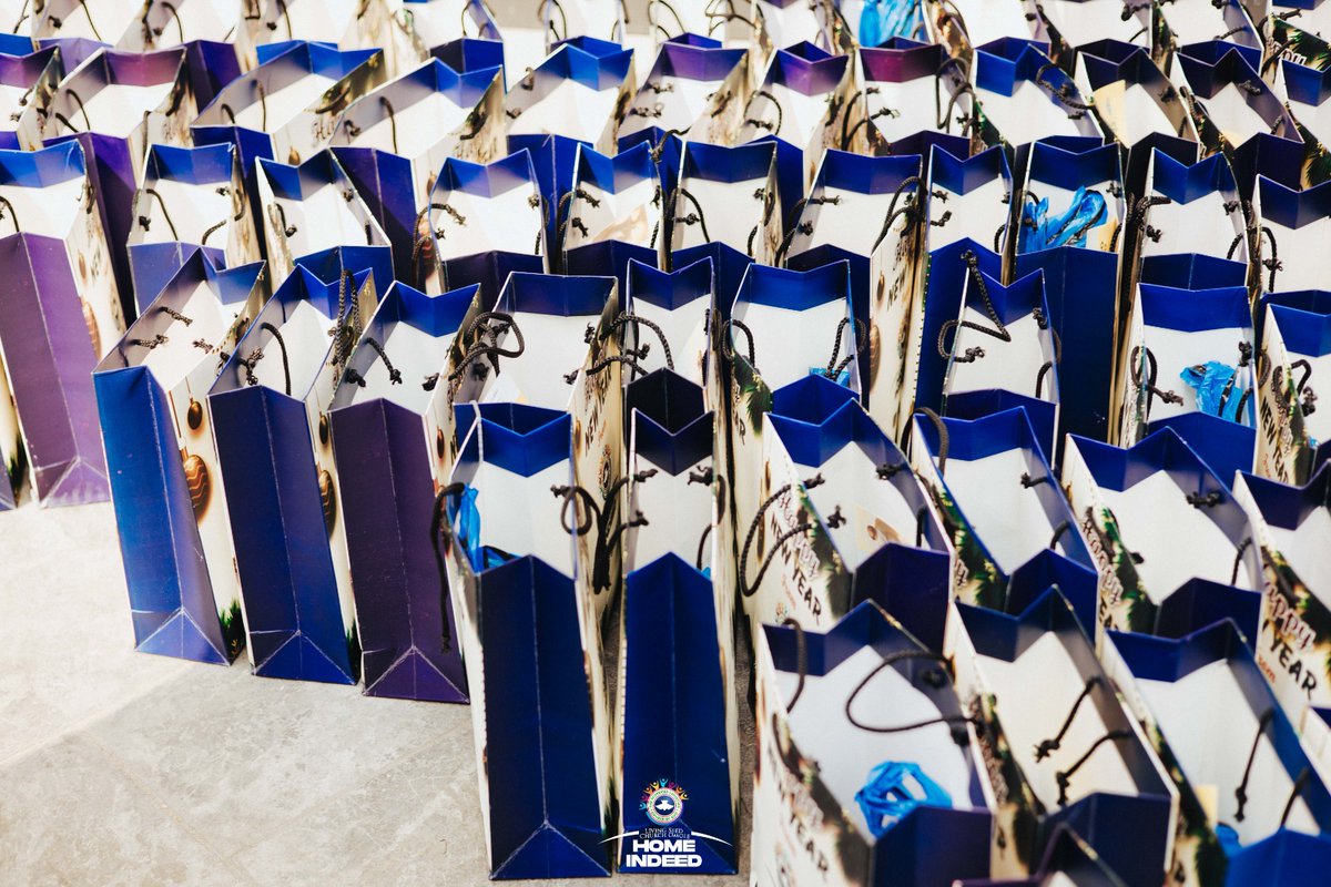 rccglsc_'s tweet photo. We gave out foodstuffs to the security personnels within Omole Phase 1.
This is an initiative to be a blessing to the people within our community.
We are grateful to God for this privilege.
#rccglsc #teamard #sundayservice #whyfasting #homeindeed https://t.co/vx4V6BmglE