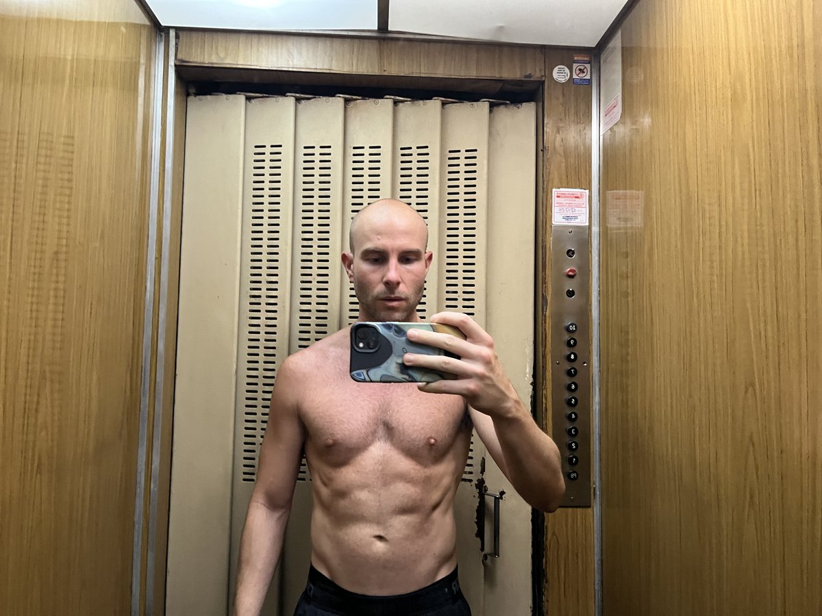 I’m 36, and I don’t believe in ‘getting old’.

Here’s my plan to get ripped in 2025 (with boundless energy and vitality):

1) Robust sunlight.

If you’ve never been down the sunlight/mitochondria rabbit hole, I’ll summarize:

The mitochondria that power your cells don’t run off
