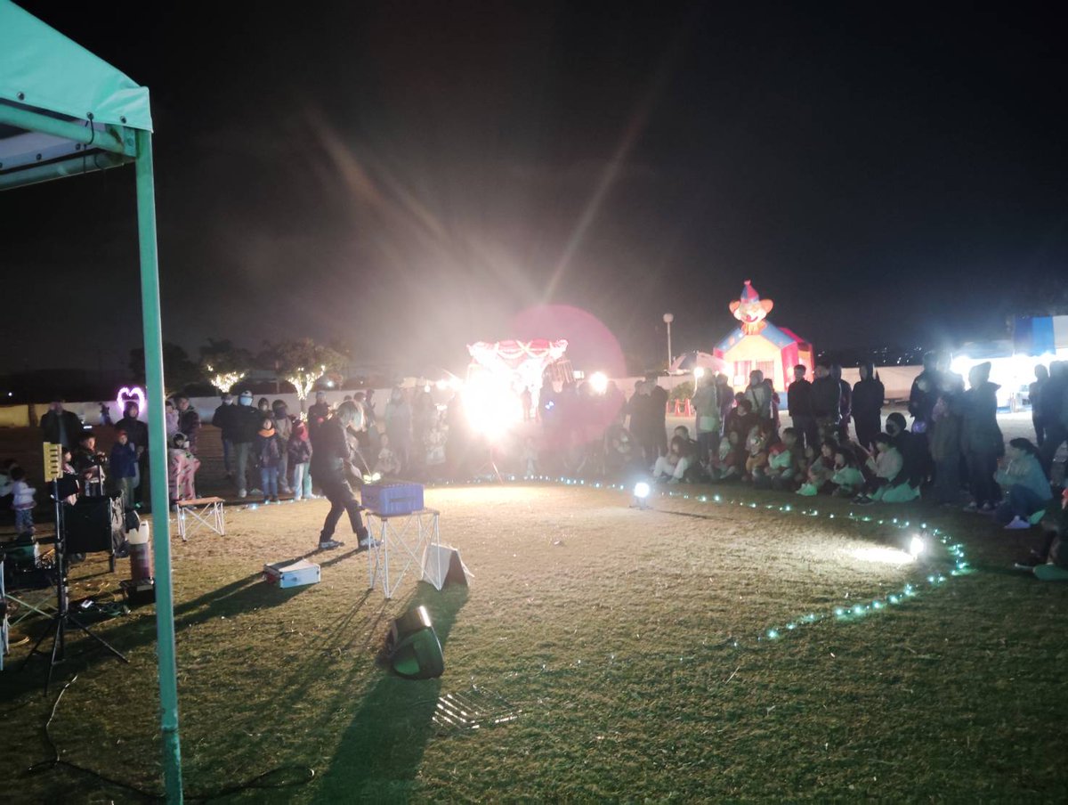 stm_mercer's tweet photo. 本日は糸満ピースフルイルミネーションにて大道芸。
2025年最初の大道芸、沢山笑ってとても楽しかったです。
寒いし暗い中お付き合い頂いた皆様、本当にありがとうございました。 https://t.co/S3Dvy3Hdtv