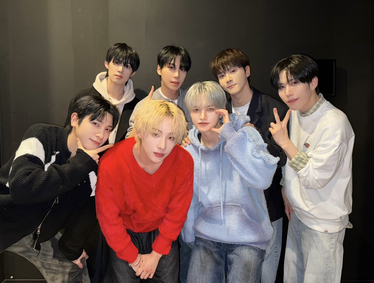 BAE173_official's tweet photo. [📸]

행복 적립 완료🍀💙

#BAE173 #비에이이173 https://t.co/giBApVfBsx