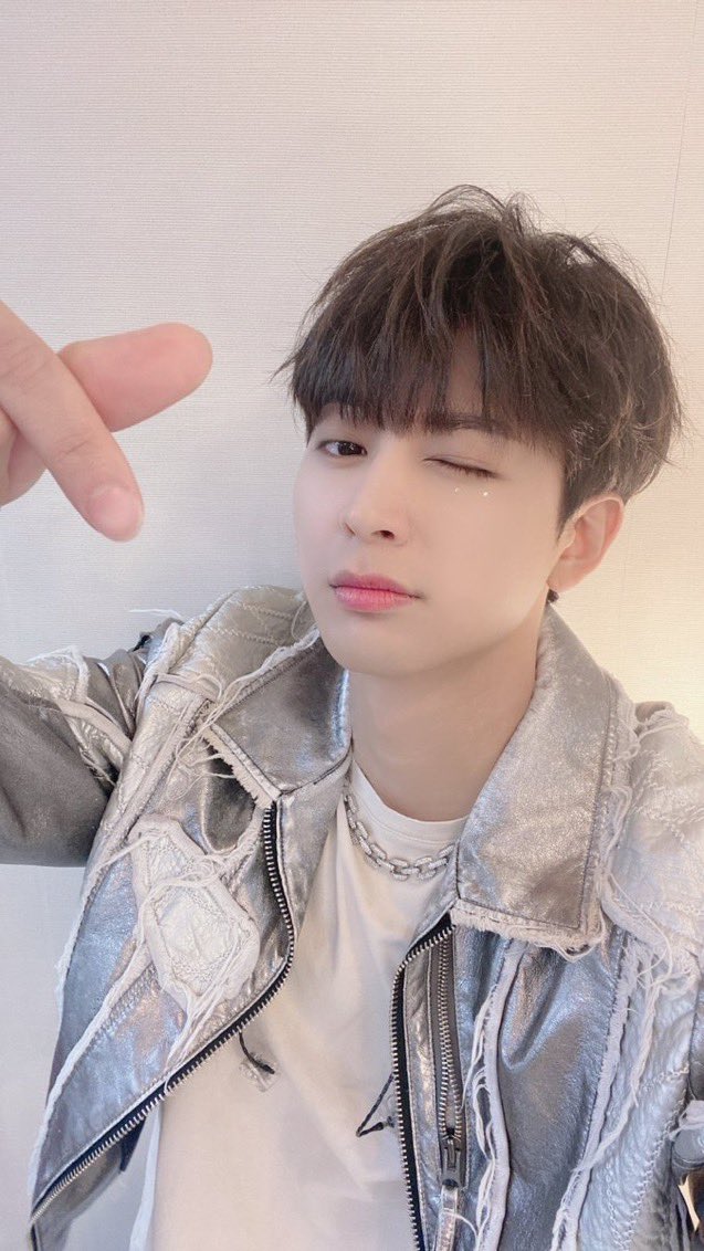 00__5_15's tweet photo. ’𝟶𝟶 

   𝚂𝙾𝙽𝙶 ┊︎ 
        同他◎

 #iKONICだよコニギだよって人と繋がりたいのでgetreadyって意味を込めてRTしてくれればshowtimeという意味を込めてお迎えにいきます https://t.co/Lioj10TYvi