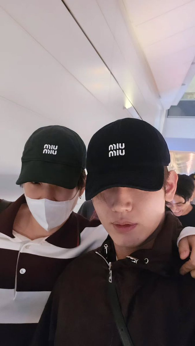 hourlyntt's tweet photo. japan🛬 #Newwiee https://t.co/jrXbIu02Qi