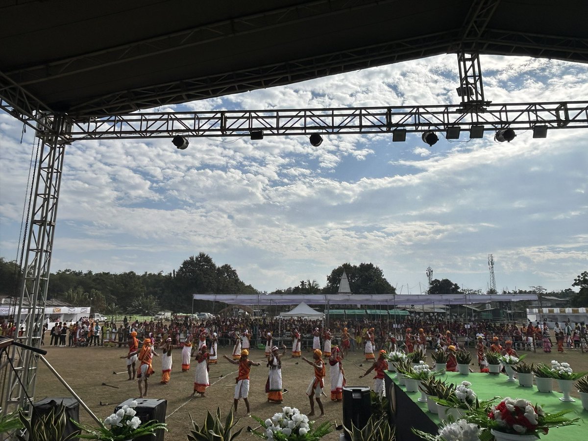 Dimasa Youth Festival was celebrated today at Doyapur &amp; t’was beautiful to see Dimasa youth 4m Nagaland &amp; Assam together focusing on Education, Heritage &amp; Culture. Artificial boundary may divide people, but it can’t shake one’s  identity &amp; oneness. 
<a href="/himantabiswa/">Himanta Biswa Sarma</a> 
<a href="/Neiphiu_Rio/">Neiphiu Rio</a>