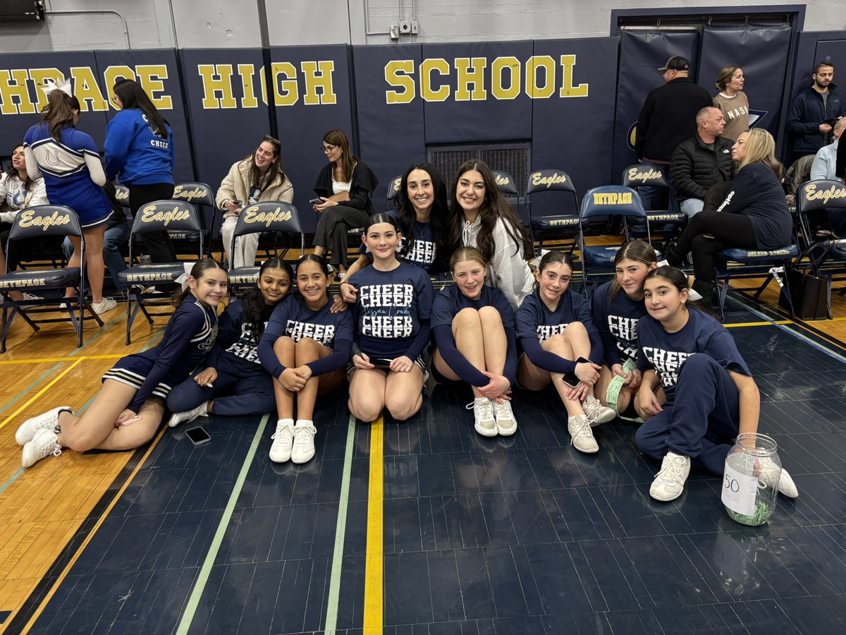 Ms. Bulla✨ tweet media