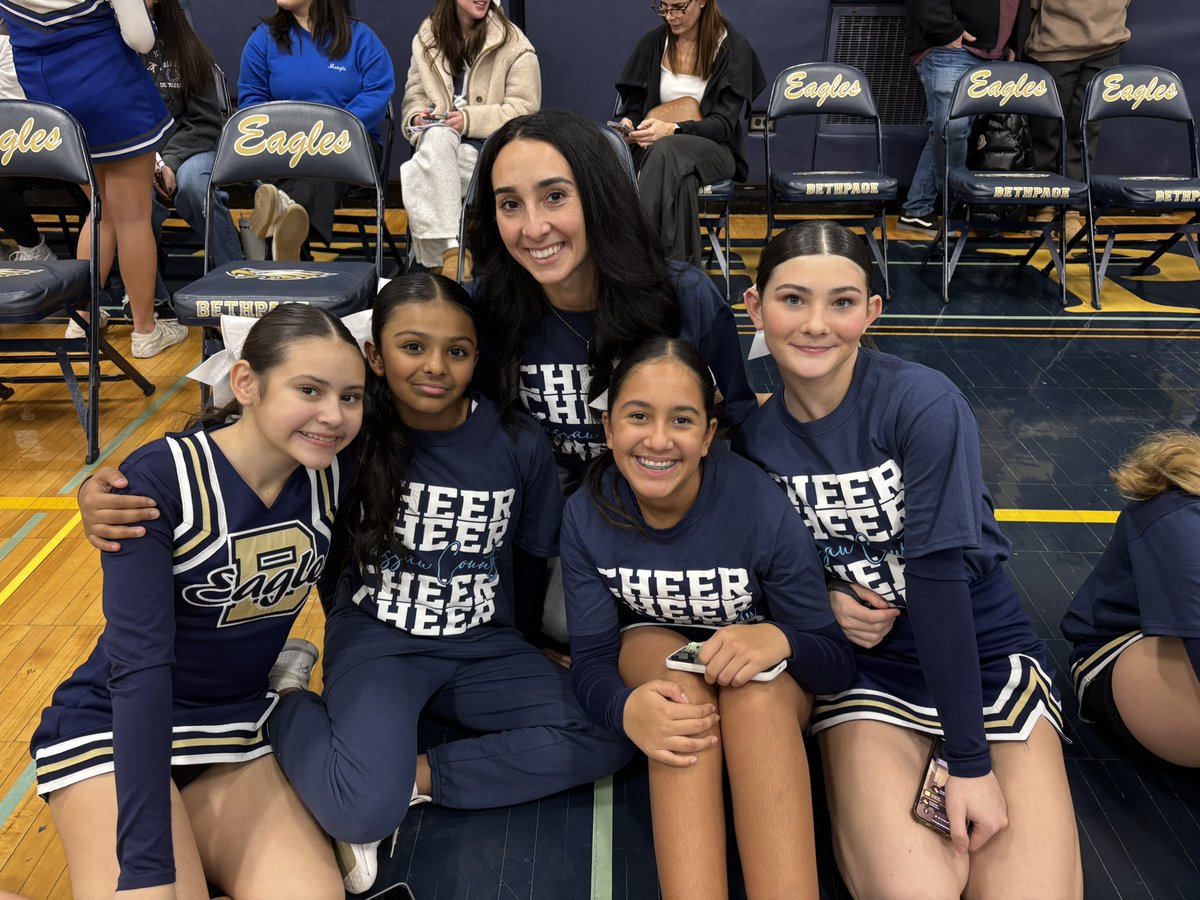 Ms. Bulla✨ tweet media