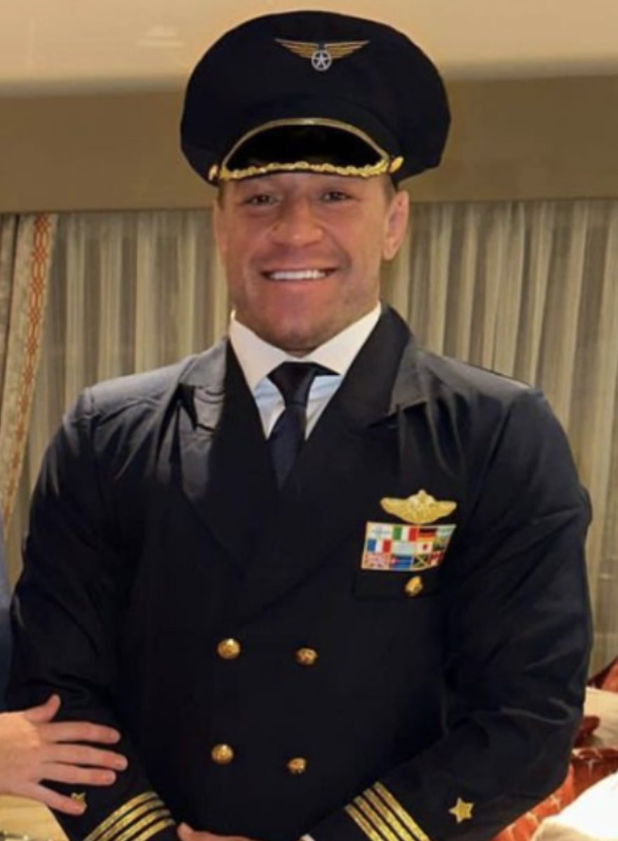 MrTestoestrogen's tweet photo. THIS IS THE FLIGHT CAPTAIN THAT REMOVED KHABIB NURMAGOMEDOV FROM THE PLANE https://t.co/2PmSKsUVdH