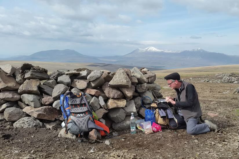 outofedenwalk's tweet photo. “When I’m walking I’m thinking about writing. I’m thinking about a problem. About a paragraph or how something doesn’t work in a story.” — @PaulSalopek 

Out of Eden Walk marks 12 years, with North America on the horizon: https://t.co/tvorM2hU8e 

Photo courtesy Paul Salopek. https://t.co/8ugtCPydyW