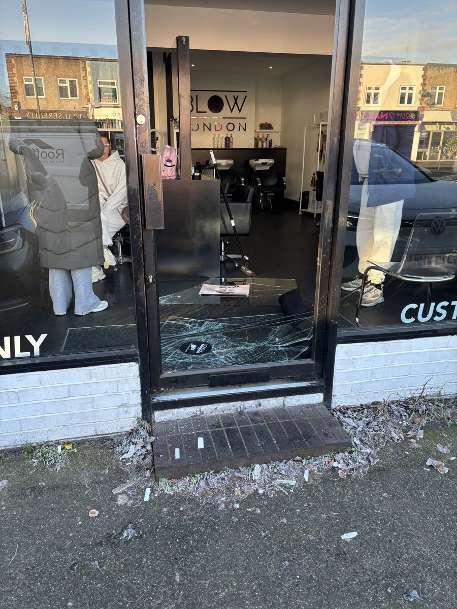 I’d like to catch up with the scum bag who did this last night, I’d gladly rearrange their thieving fingers for them, and thanks to the police for not attending, to busy drinking coffee in the BP garage.😠