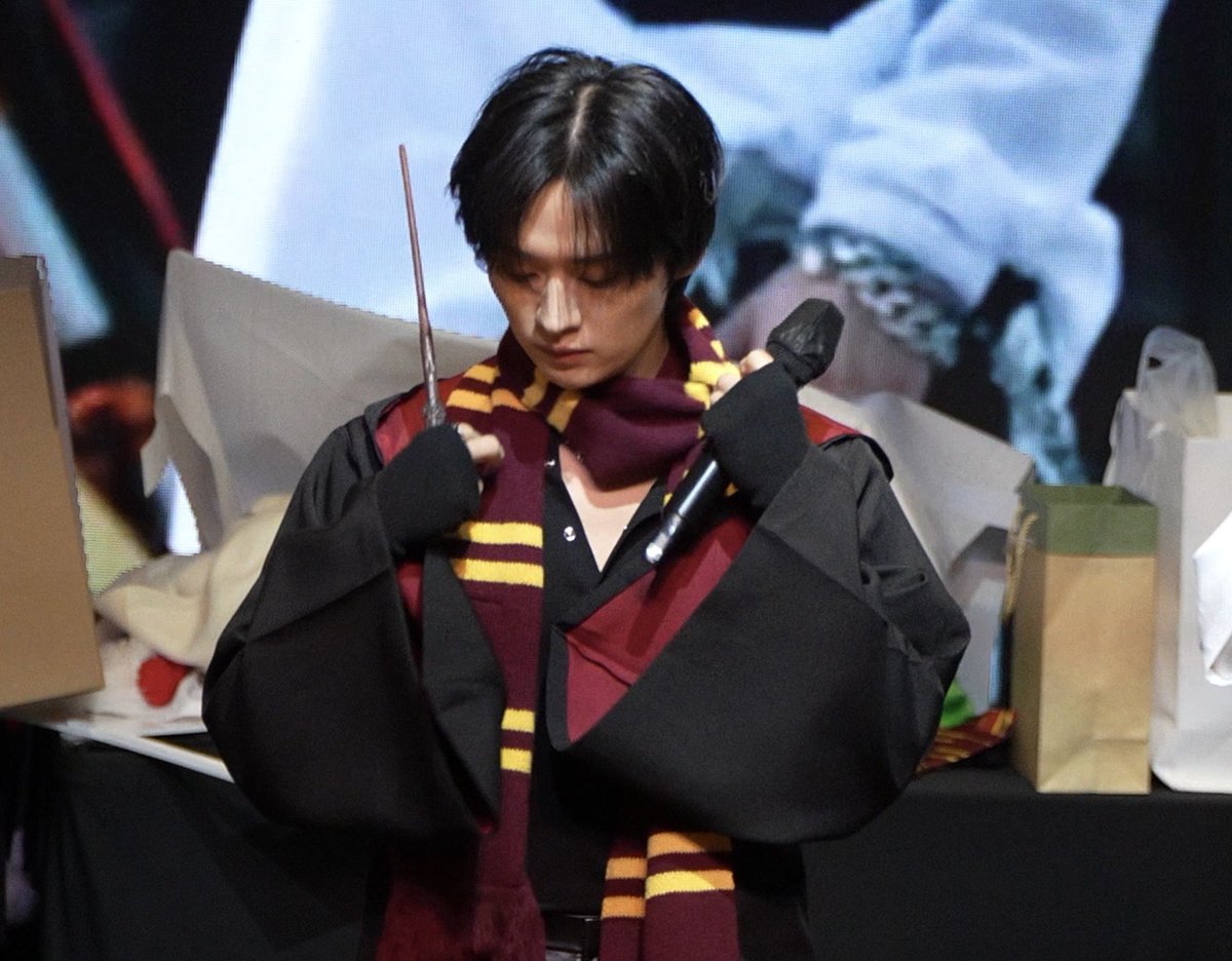 신입생 졸업생 같네...