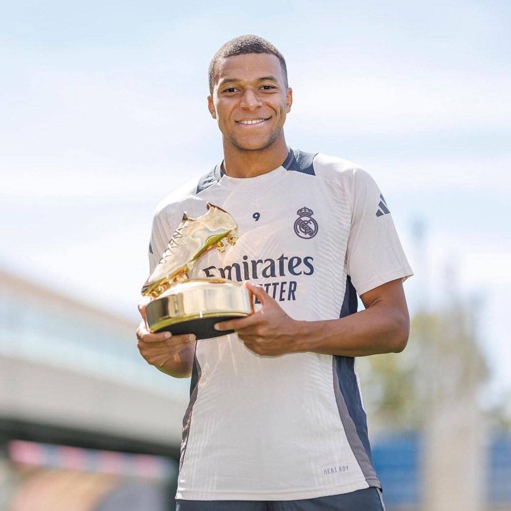 KLMsonZmaka8🫦🥷 tweet media