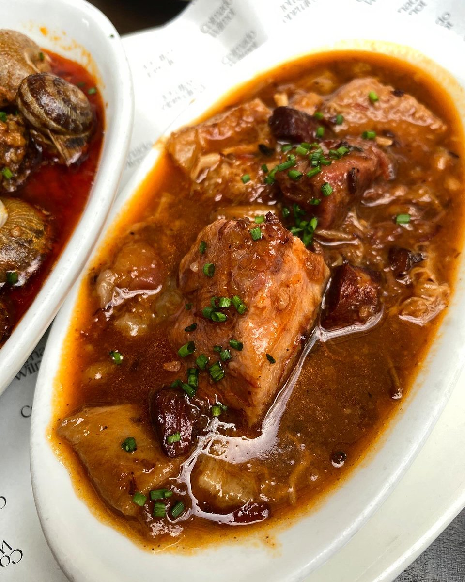 Colmado Wilmot. Barcelona. Desayunos, vermut, comidas y cenas.

#winelover #colmadowilmot #vilaviniteca #castelldencus