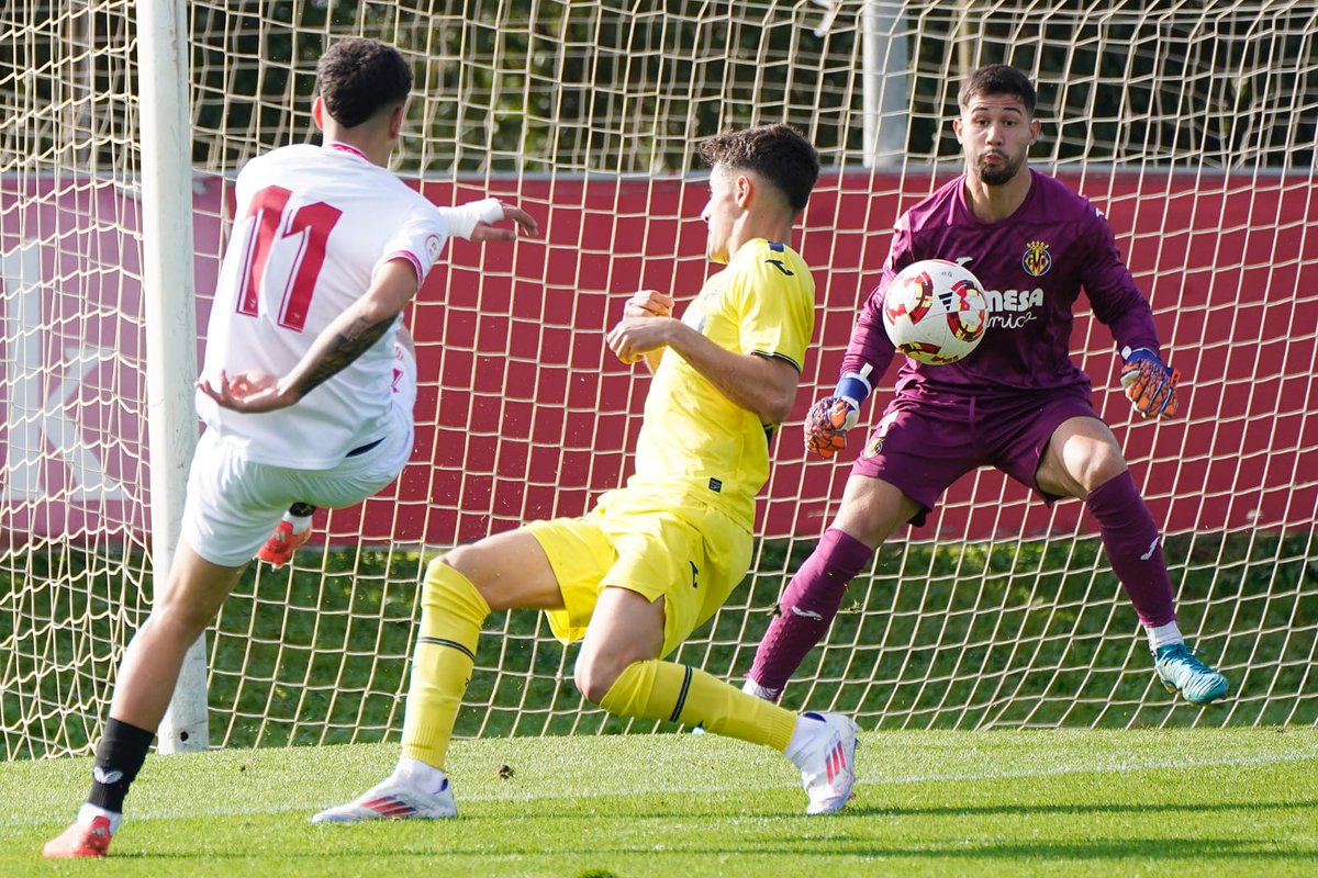 FINAAAAAAL. El Juvenil se clasifica para octavos de final de la Copa del Rey al superar al Sevilla en los penaltis tras empatar 1-1.

¡Yago Moreira es el HÉROE 🧤 tras parar tres penaltis en la tanda!

¡Enhorabuena, equipooooo! 👏🏻👏🏻👏🏻