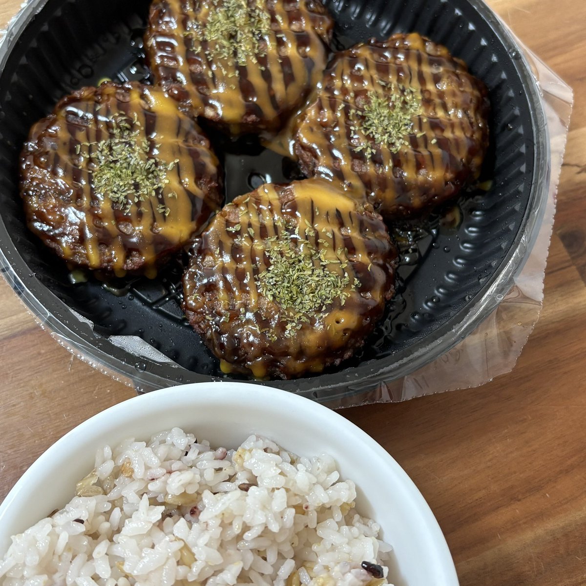 one_world_702's tweet photo. 01.08

떡갈비에 밥
스팸김주먹밥 진라면매운맛 https://t.co/cFszLdbAGp