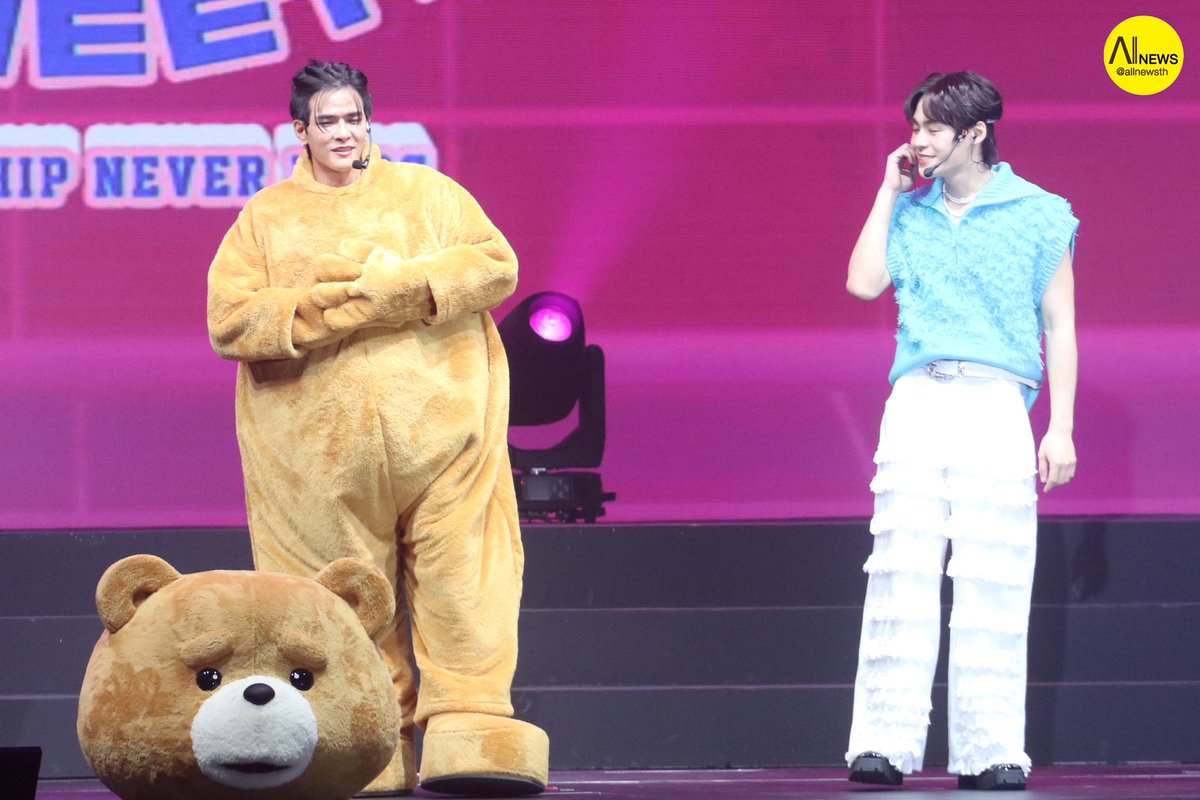 AllNews_th's tweet photo. "มาร์ค-เจ็ม" ในงาน DMD GEN3 Fan Meeting In Bangkok "Friendship Never Ends"
DMD FRIENDSHIP NEVER ENDS
#DMDGEN3FANMEETING
#GemsLittle_ #MarkIIIV
#มาร์คเจ็ม #MarkGem https://t.co/bQ9t9vWuTI