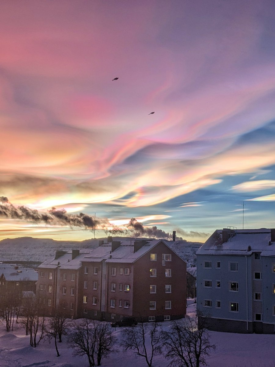 AngryTheInch's tweet photo. Huge display of polar stratospheric clouds over Kiruna at the moment. https://t.co/Nm3u7eg96j