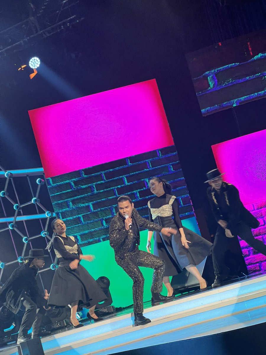 tv3malaysia's tweet photo. suka takk persembahan JIMI tadi?! siapa yang gelek tadi, jom vote sekaranggg
KLIK UNTUK MENGUNDI β¬β¬
https://t.co/faSjKyjRCc
#JIMBROS #TeamJimi #CSOIAMTV3 #OIAM https://t.co/yfW52QVHcB