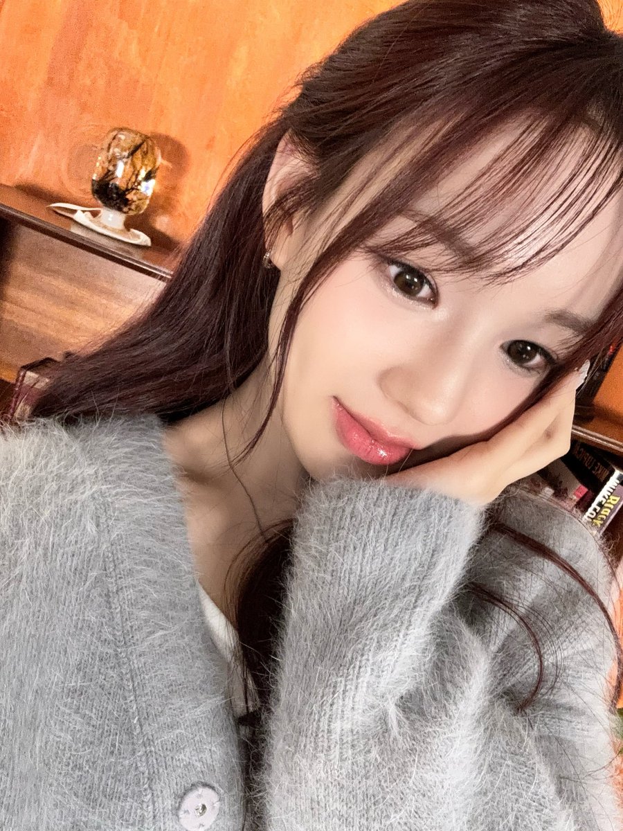 izna_offcl's tweet photo. [izME📮]

팬사인회도 라이브도 나야 너무 행복했어요🤍 
잘 자요 나야🌙✨

#izna #이즈나
#RYUSARANG #유사랑 https://t.co/H8DrQtT0Xu