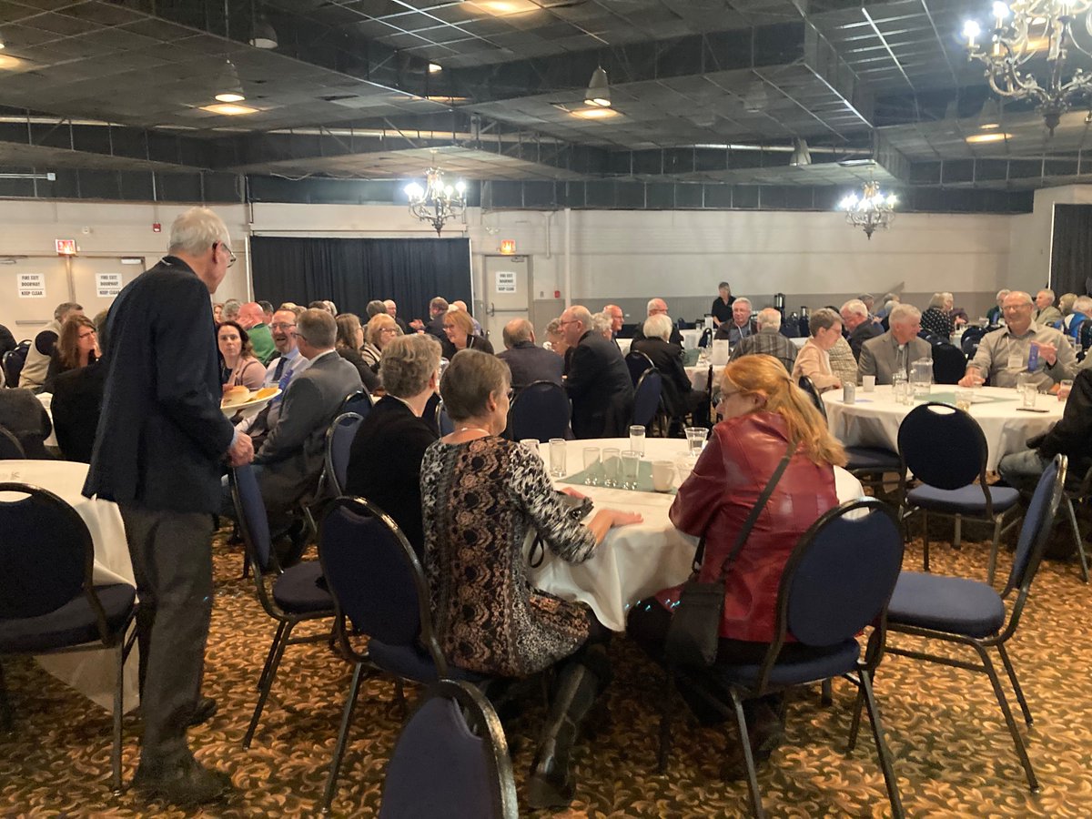 SundanceFarms's tweet photo. Celebrated several years of ag college UofSask graduates @saskaggrads banquet. A group of talented community-oriented colleagues in science, farming, food and related service industries. #FunStories #Connecting #ItsAboutThePeople @usask @cityofsaskatoon #Saskatchewan #AgProud https://t.co/4HjrbSqapb
