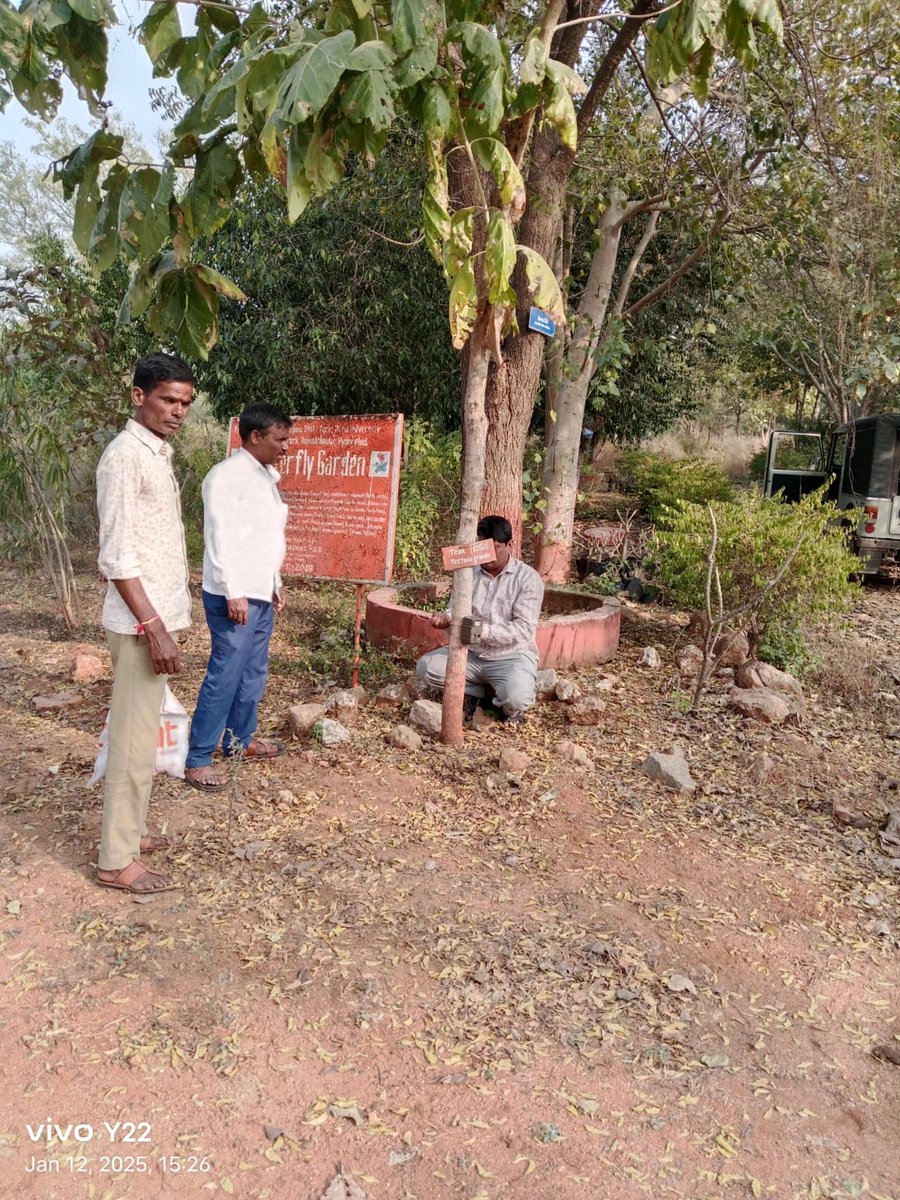 pasham_deepika's tweet photo. Four camera traps installed in Professor #Jayashankar Telangana State #Agricultural University limits as there were complaints for last 3days on suspected #pugmarks. We found no evidence of any wild animal- FDO Shamshabad Vijayanada Rao & Dr Hussain, Incharge Security Officer https://t.co/yJN8Ro1W2f