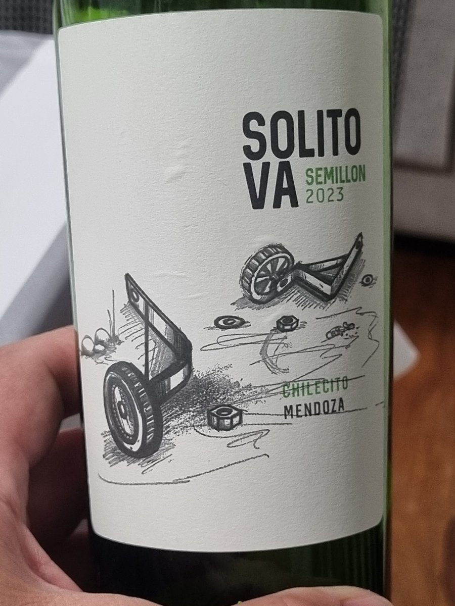 poyocoscia's tweet photo. Sabado  picada, pastas de principal y 2 vinos muy ricos!
Un semillon de sólito va, que es muy interesante, de entrada y luego, una novedad de @DesquiciadoOk que me encantó MUCHO! Un Pinot Noir!
A probar toda la linea the wild side de Desquiciado. 
Salú 🍷 https://t.co/m0w9ugU4Xo