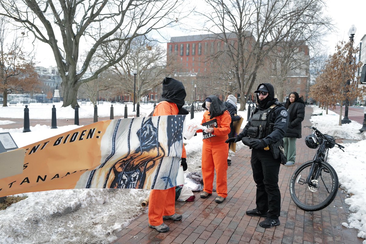 ppasquini's tweet photo. On its 23rd Anniversary, Activists Demand Biden Close Guantánamo 

#Guantánamo #GuantanamoPrisoners #Nuzeink @Countercurrents 

See the full story at:

https://t.co/ZomSrbOb9U

https://t.co/TBVioWdFWJ https://t.co/w8q7zuwkjd