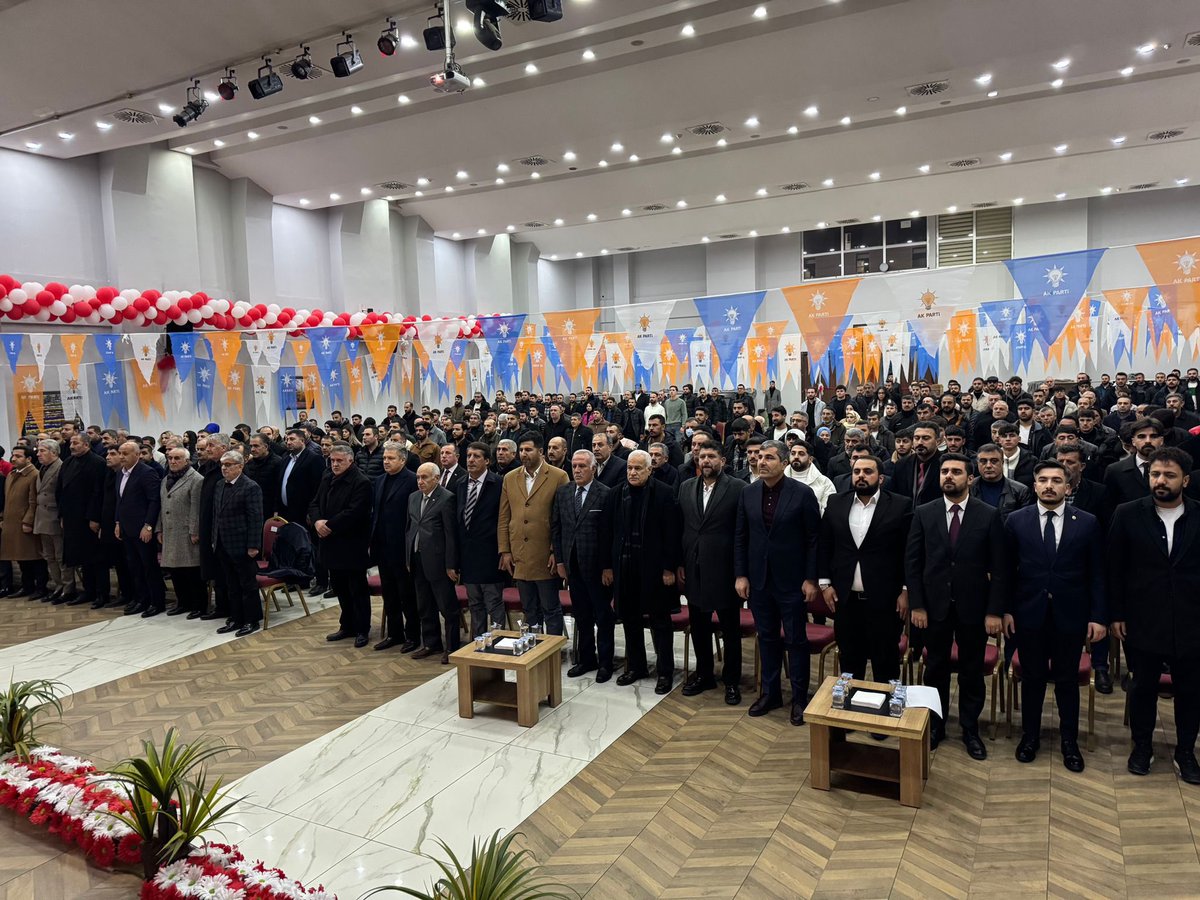 AK Parti Muş İl Gençlik Kollarımızın 7. Olağan Kongresine katıldık. Kongremizin ilimizin ve halkımızın hayrına vesile olmasını diliyorum. Yeniden seçilen İl Gençlik Kolları Başkanı Furkan Yüce kardeşim ve yönetimini tebrik ediyorum. Rabbim muvaffak etsin.