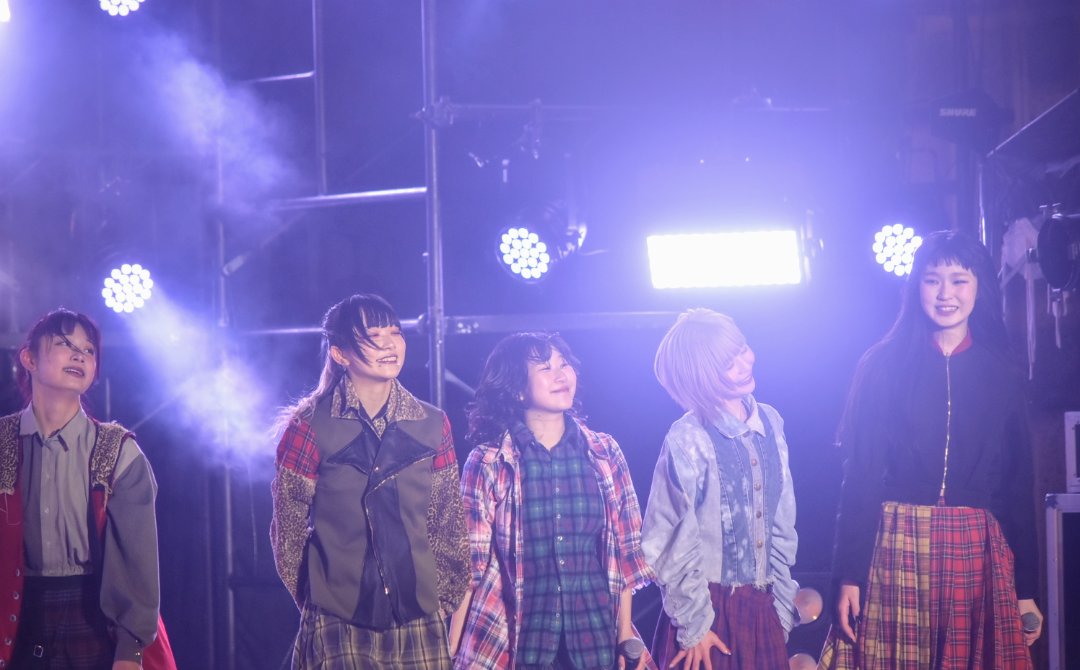 myn2stsr's tweet photo. #トギー #ヒューガー #BiSiDOL
#BiSFinale #BiS野音
終わっちゃったね。終わった感じはないよ。泣きすぎて目痛いし、途中全身しびれで過呼吸になってた😇ｷﾓ
1x年の研究員生活は終わりなのか一旦終わりなのかわからないけど、バカになって終われてシアワセだよ！ https://t.co/MWiM16rV9F