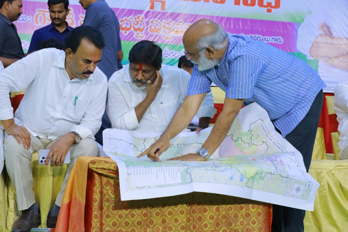 ఈరోజు ఉప ముఖ్యమంత్రి గౌరవ శ్రీ భట్టి విక్రమార్క మల్లు గారితో కలిసి నియోజకవర్గ అభివృద్ధి కొరకు పలు కార్యక్రమాలకు శంకుస్థాపన చేయడం జరిగినది పాల్గొన్న మంత్రి జూపల్లి కృష్ణారావు గారు ఉమ్మడి జిల్లా ఎమ్మెల్సీ దామోదర్ రెడ్డి గారు ఎంపీ మల్లు రవి గారు నాతోటి ఎమ్మెల్యేలకు నా ధన్యవాదాలు