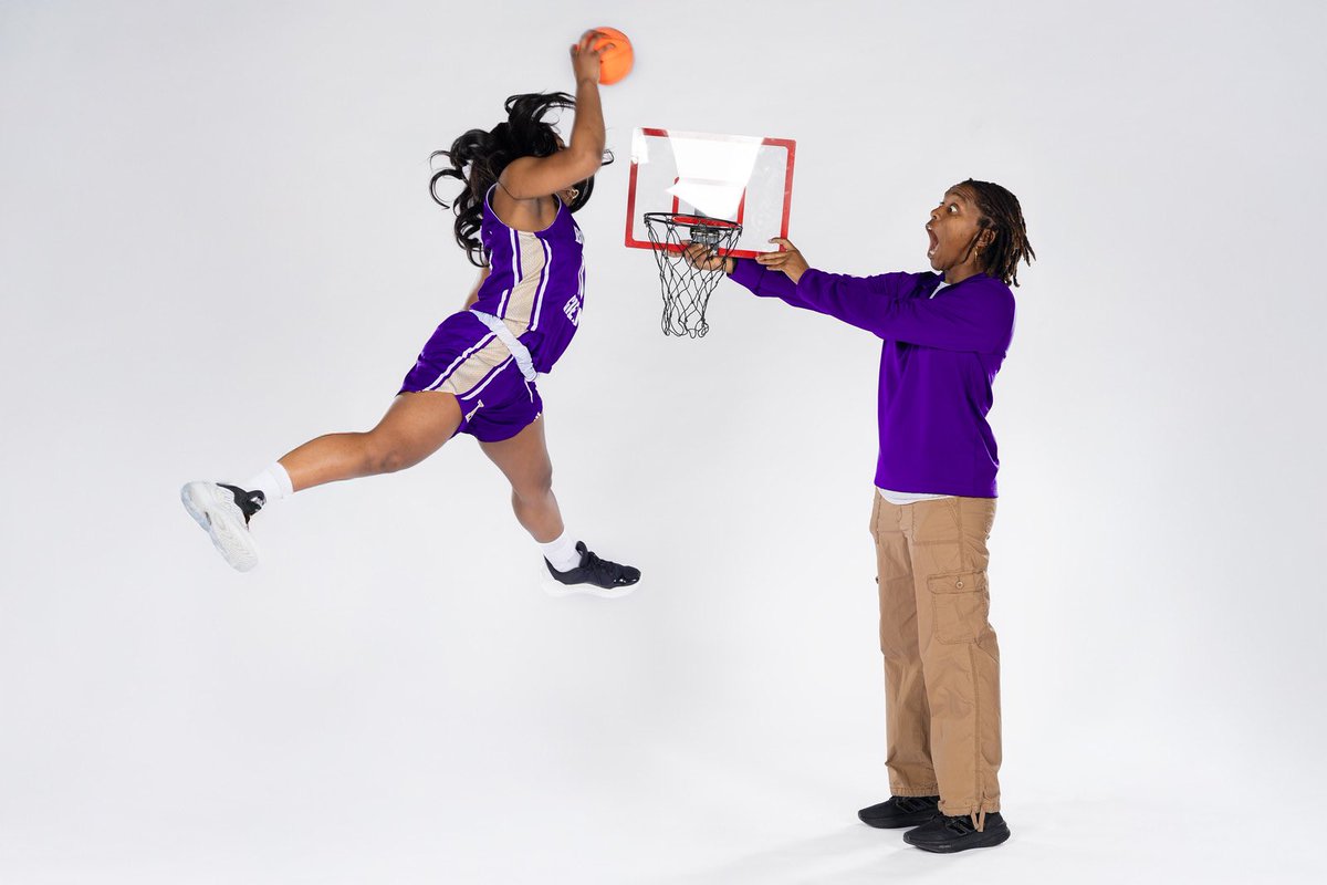 Have a slam dunk of a birthday Coach Elam! Have a great day <a href="/saidbychloe/">Chlo'e Elam</a> 🎂🎊🎉