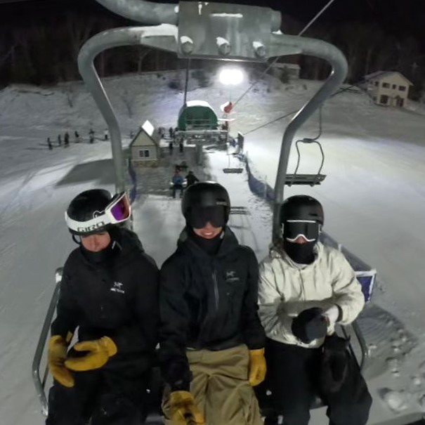 SkiPineKnob's tweet image. OPEN SUNDAY 9AM-9PM
The fresh snow continues to bring out the crowds. On weekends, arrive early, especially if you need rental gear or are taking lessons. We are 100% open - all trails and all terrain parks are open. Enjoy.

#SkiPineKnob #GoSkiMichigan #SkiMichigan