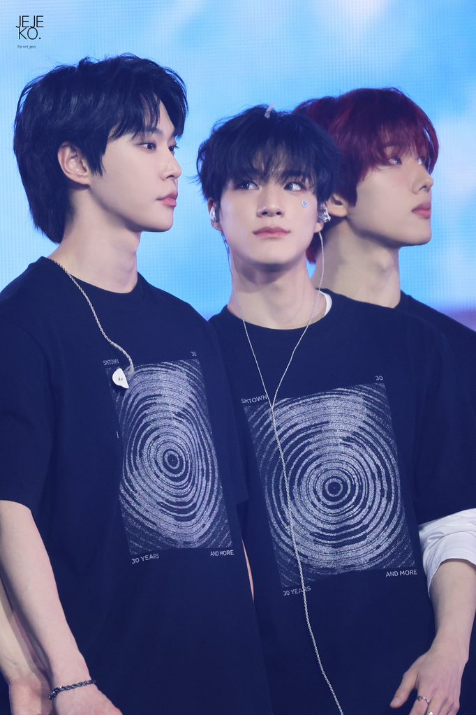 JEJEKO_o423's tweet image. 250112 SMTOWN

최애 형와 최애 동생 사이에 있는 제노～

#제노 #JENO #NCTDREAM #NCT