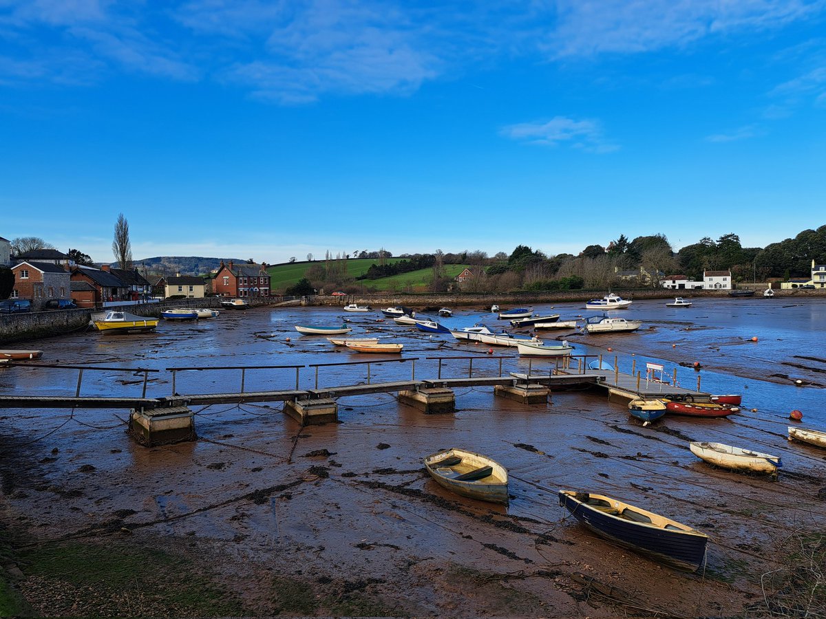 Acksaw's tweet photo. @metoffice Had a lovely run from Exeter to Starcross and back this morning, the sun was out and it actually got pretty warm. https://t.co/lu0xTlxLZi