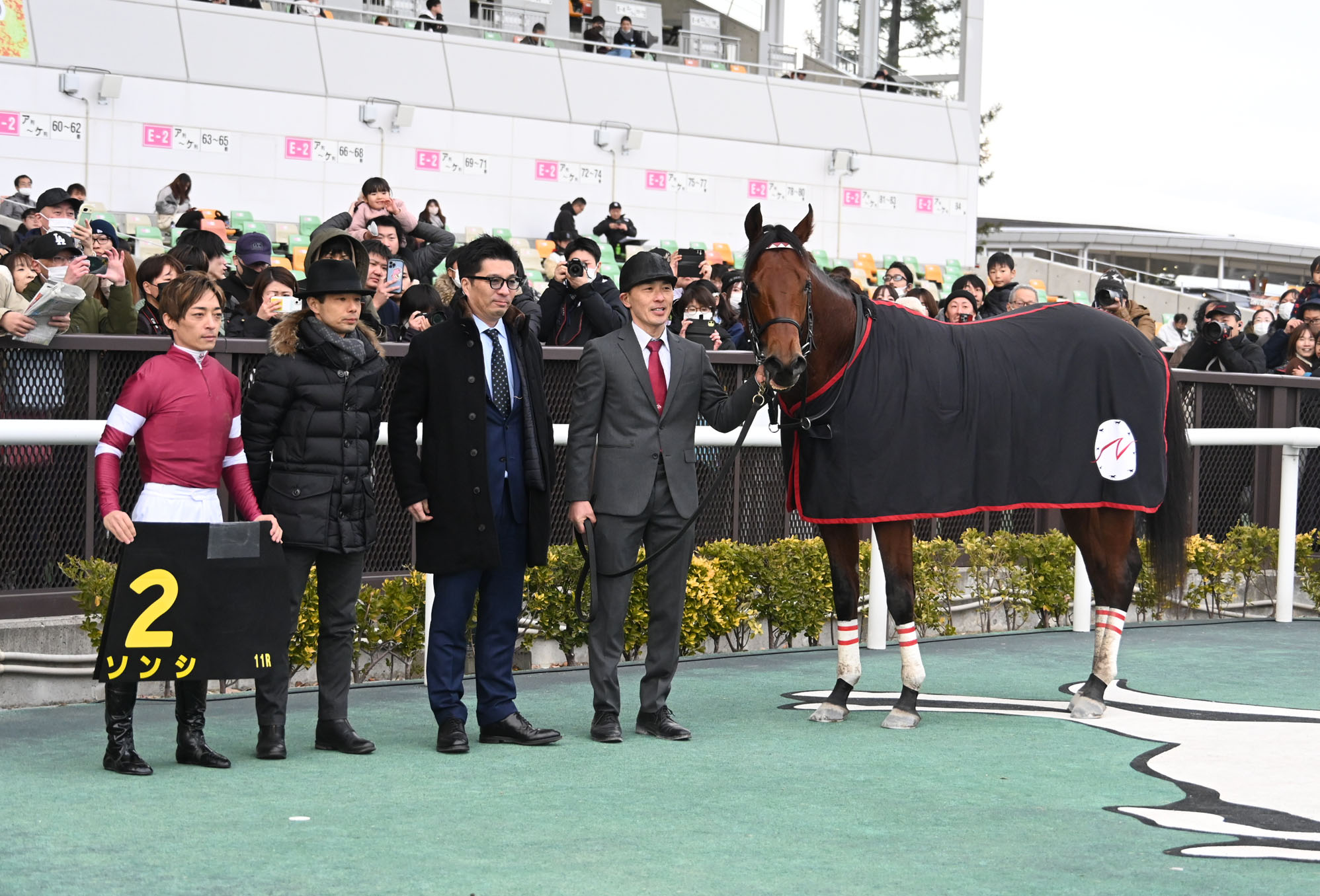 話題の人気 ヒルノローザンヌ 新春S 現地的中単勝馬券☆他9頭