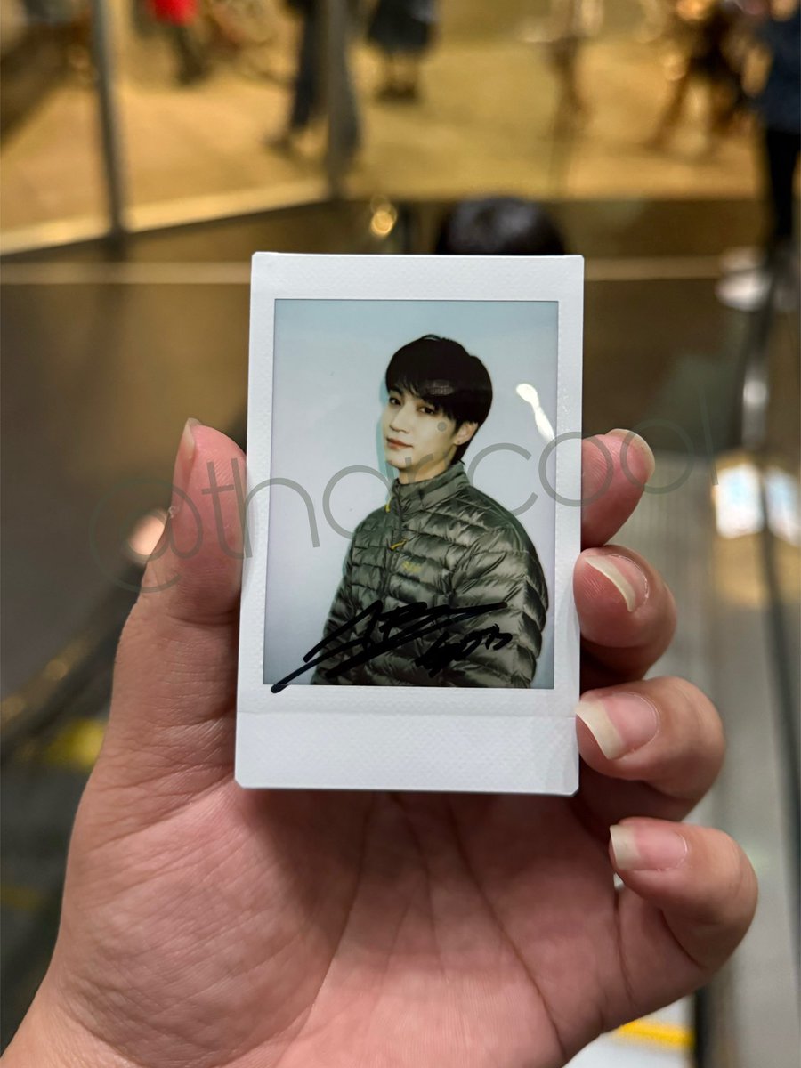 jxpcool's tweet image. มีใครสนใจแลก พลร.ไซน์ไหมคะ เรามีรูปนี้ แต่เราอยากได้รูปอีก ฟีลน่ารัก ฟีลแปลก ๆ 😂😂😂😂 ทักมาได้ค่ายังอยู่แถว ๆ งาน

#JAYB #제이비
#JAYBTAPERELOADINBKK_Day2
#TAPERELOADINBKK