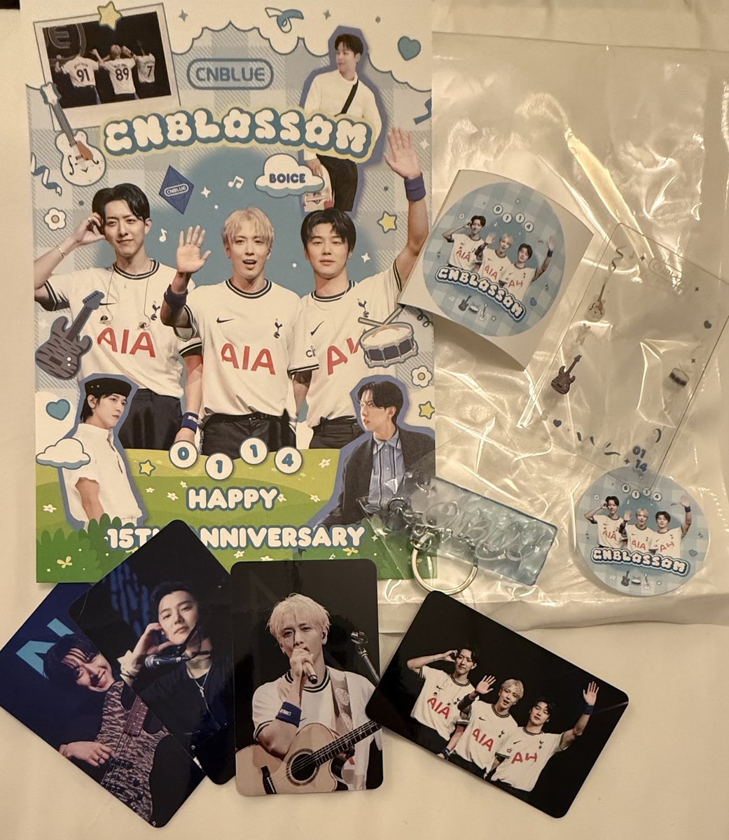 特典の中身素敵すぎて😭
凄い嬉しい😭❤️大切にします🥰
#cnblossom_into_eternity 
#씨엔블루와_보이스_15번째_꽃길