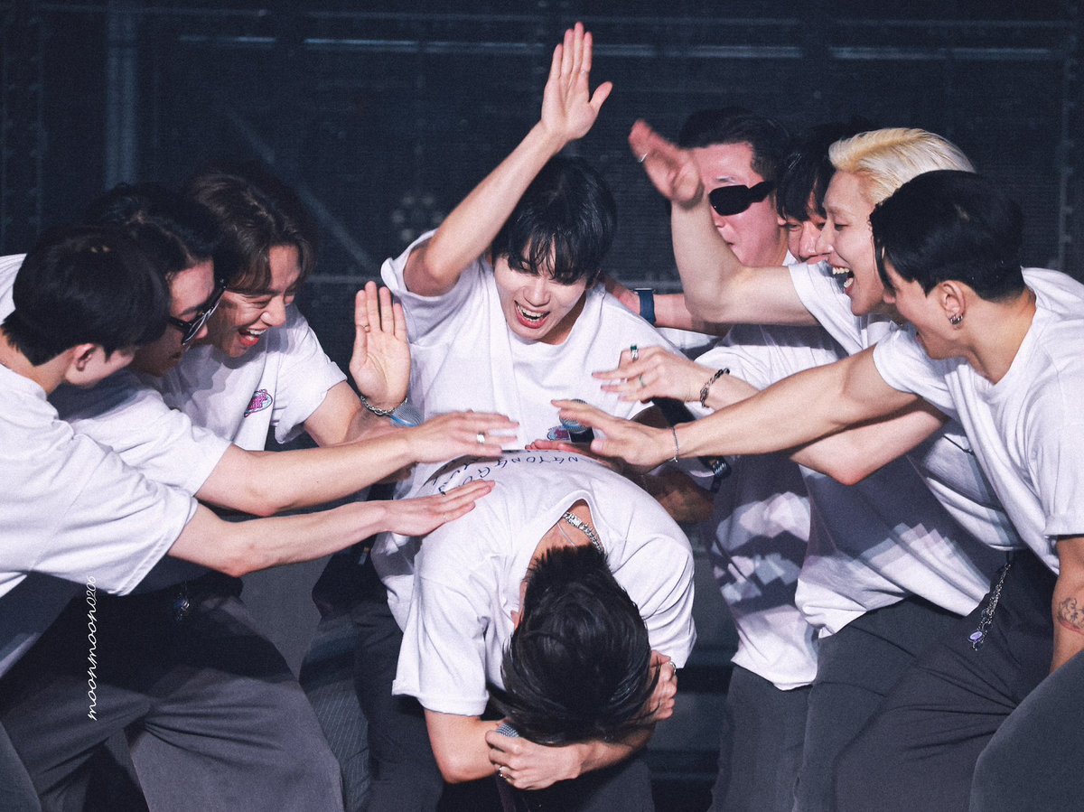 moonmoon0206's tweet photo. 251112 FAREWELL EARTH #방용국 #정대현 #유영재 #문종업
용국 오빠를 살려주세요ㅋ̆̈ㅋ̆̎ㅋ̌̈
#BANG_JUNG_YOO_MOON
#비에이피 #Farewell_Earth https://t.co/omsXPkMZ2D
