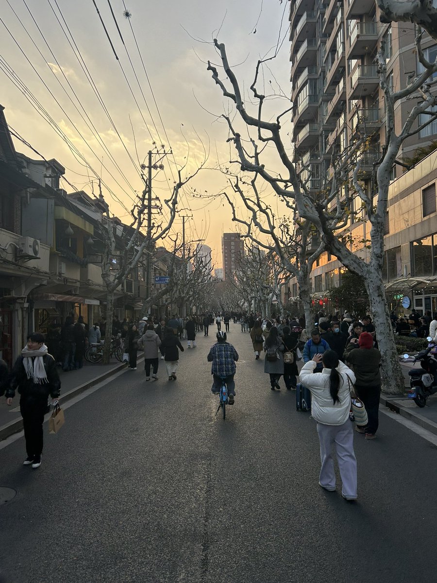 Ever since a Korean influencer questioned why Shanghai didn’t have any nice cars, Anfu/ Wujiang has become a place to showcase nice rides.

It’s drawn huge crowds…..To the point Anfu was closed today.