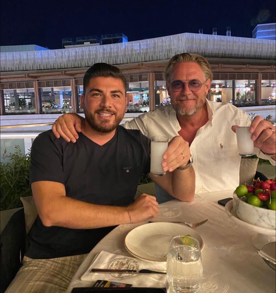 varbian12's tweet image. In love we stand