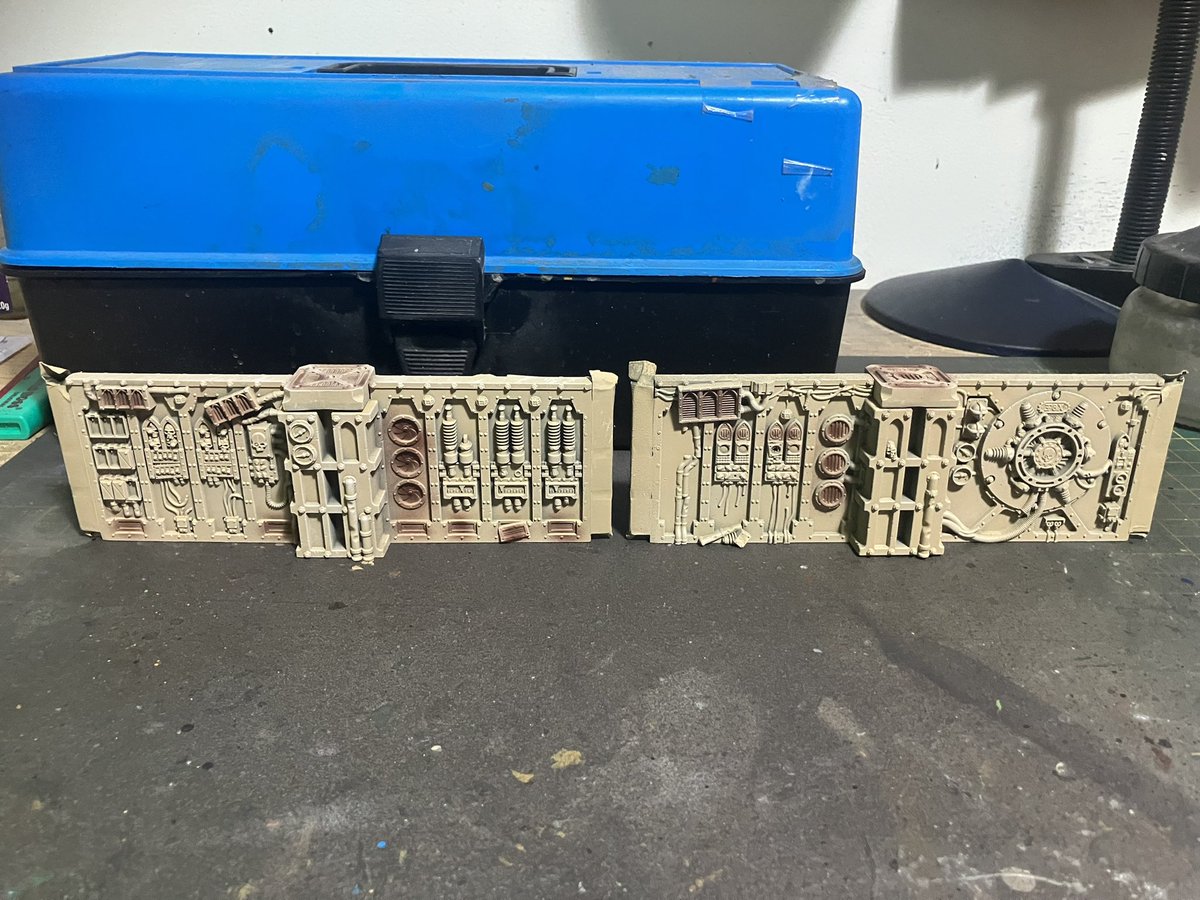 Penddraig131's tweet photo. Last batch of #gallowdark terrain drybrushed and airbrushed. Metals will start later this week and aiming to get the whole box finished by the end of the month.
#30k #horusheresy #zonemortalis #40k #boardingactions #killteam #Warmongers https://t.co/YAkaCHACVL